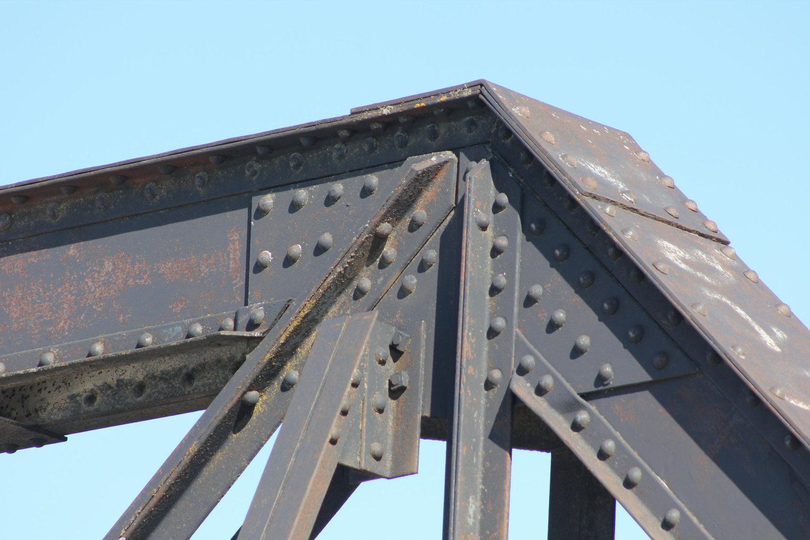 Upper angle connection